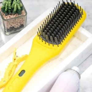 Drybar Brush Crush Large Heats Up To 400 Degrees